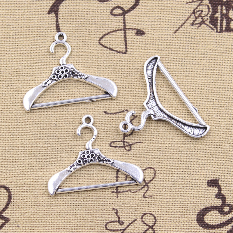 8 Uds dijes colgador de ropa 3 - Jewelry Making Table reseña y precio